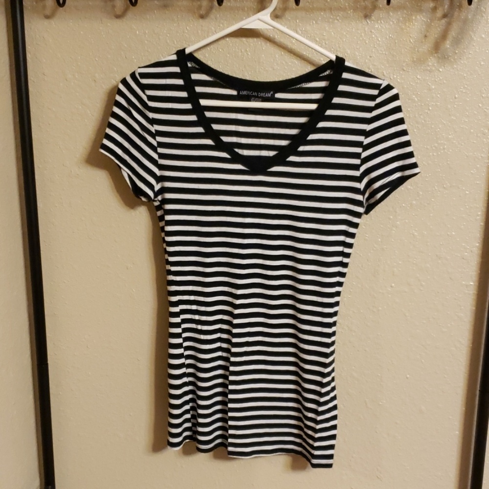 Junior's Short Sleeve Top